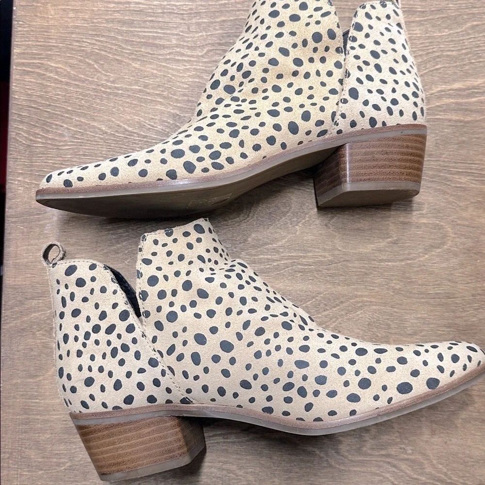 Dolce Vita Kaidie Black and Tan Ankle Boots size 9 1/2 medium